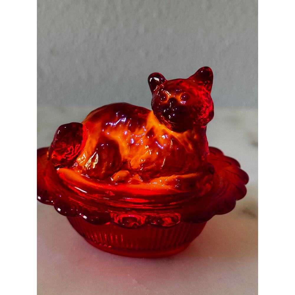 Mosser Glass Limited Edition Mini Cat on Nest - Picture 2 of 12